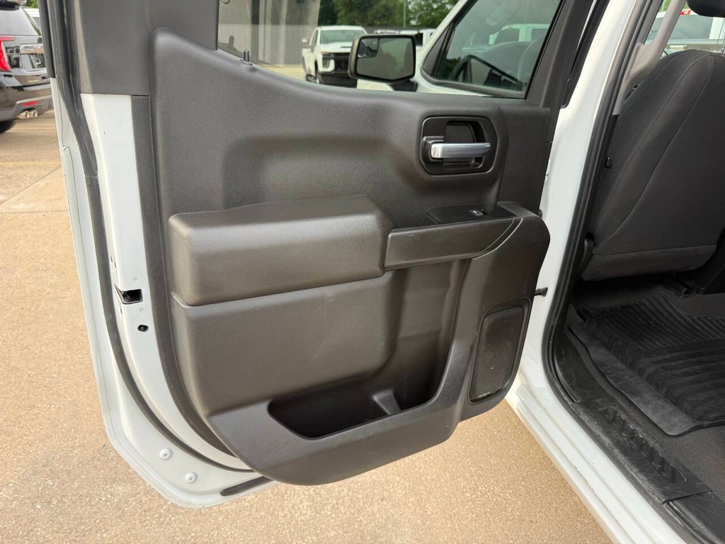 Chevrolet Silverado 1500 Limited Vehicle Full-screen Gallery Image 14