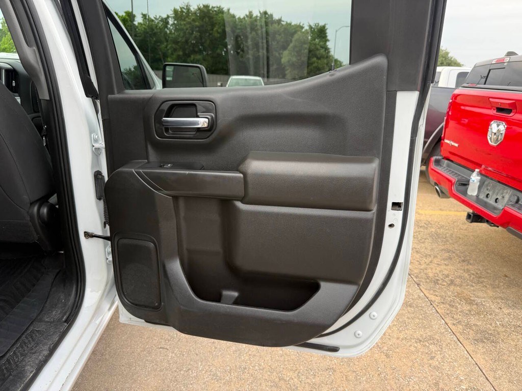 Chevrolet Silverado 1500 Limited Vehicle Full-screen Gallery Image 16