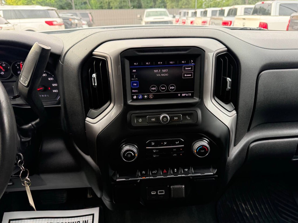 Chevrolet Silverado 1500 Limited Vehicle Full-screen Gallery Image 24