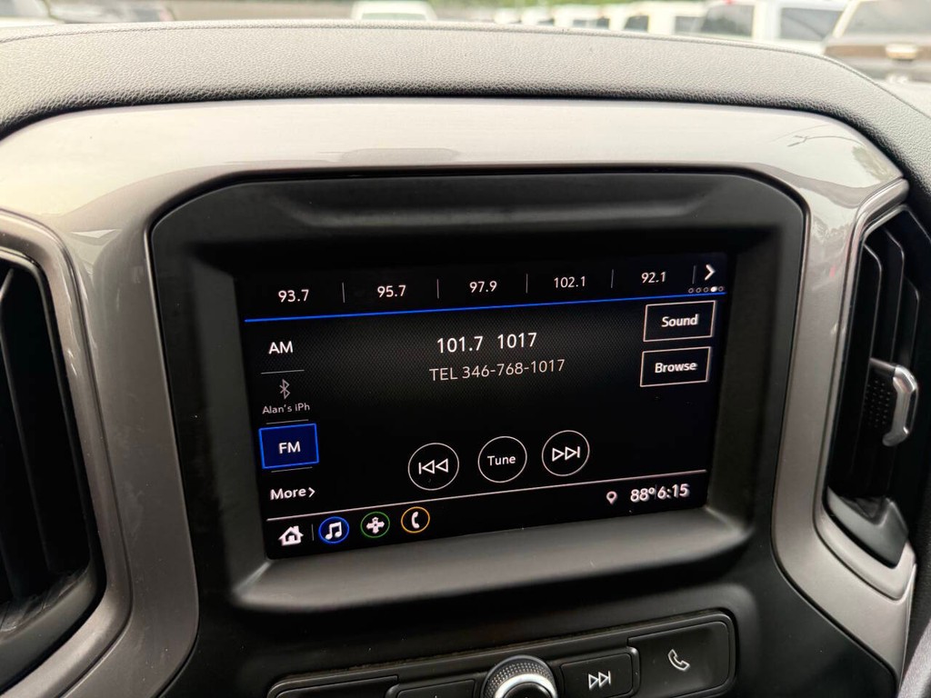 Chevrolet Silverado 1500 Limited Vehicle Full-screen Gallery Image 25