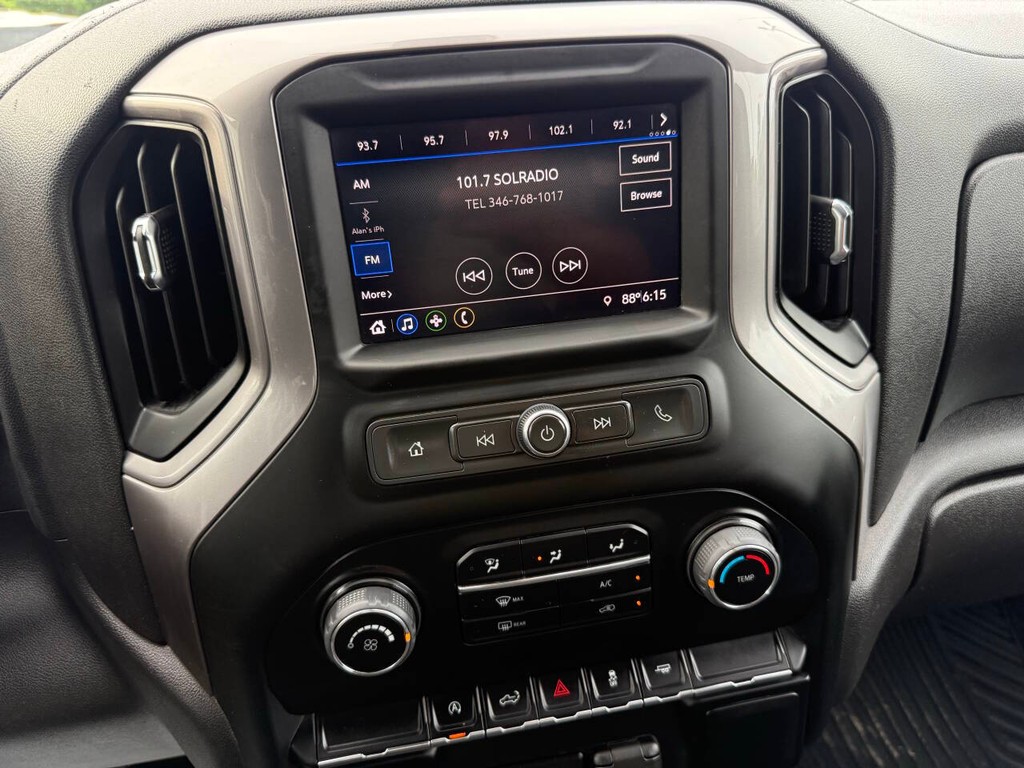 Chevrolet Silverado 1500 Limited Vehicle Full-screen Gallery Image 28