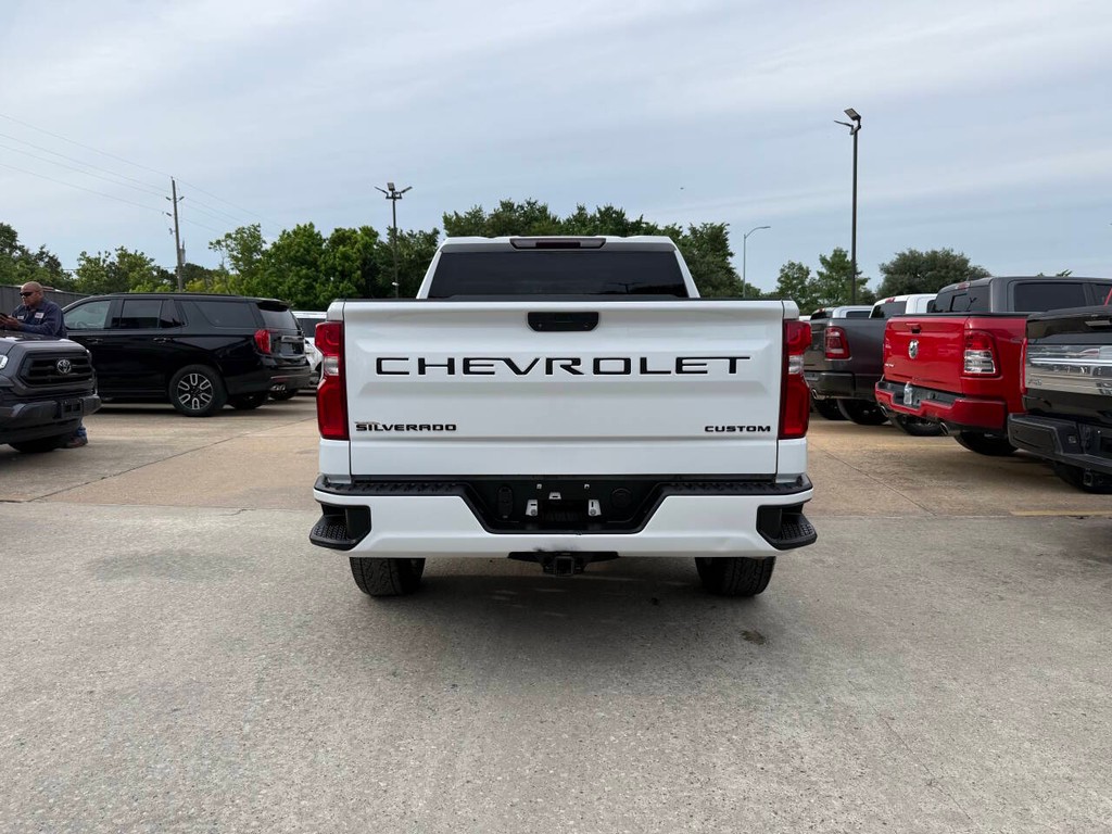 Chevrolet Silverado 1500 Limited Vehicle Full-screen Gallery Image 35