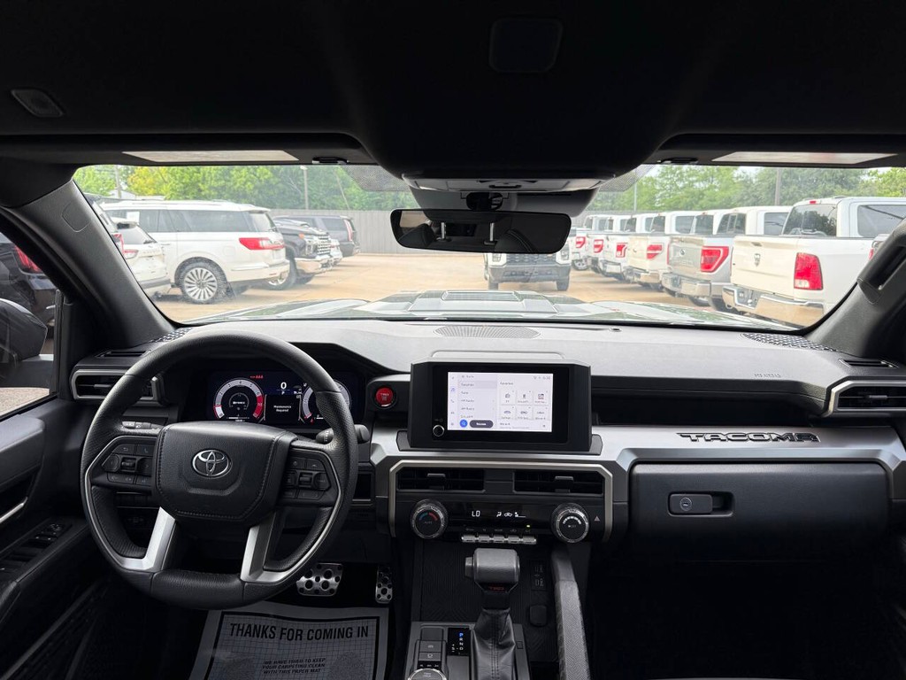 Toyota Tacoma Vehicle Full-screen Gallery Image 17