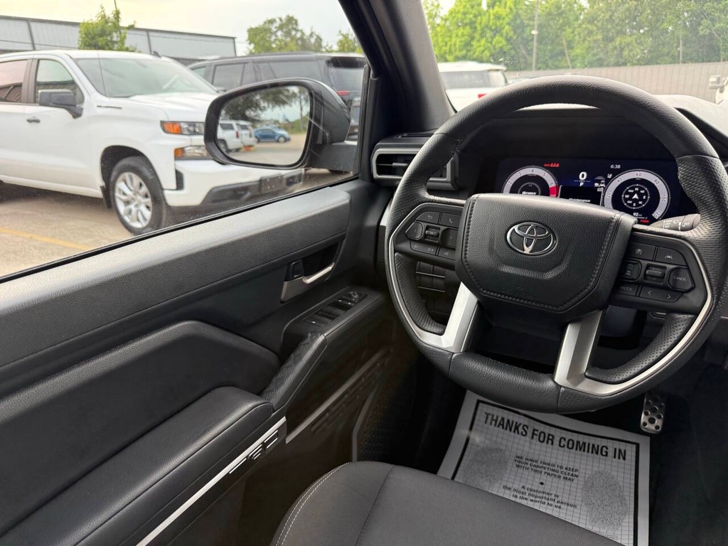 Toyota Tacoma Vehicle Full-screen Gallery Image 19