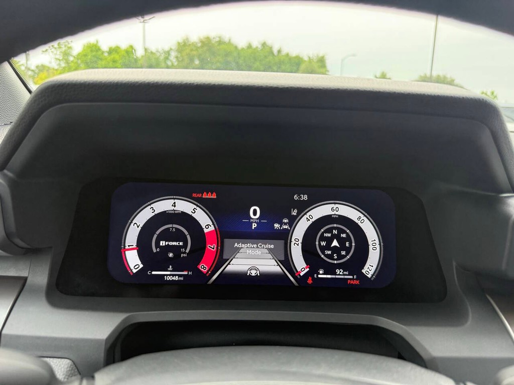 Toyota Tacoma Vehicle Full-screen Gallery Image 30