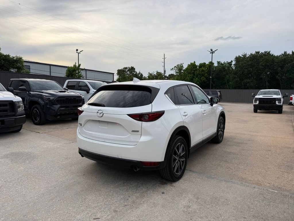Mazda CX-5 Vehicle Full-screen Gallery Image 05