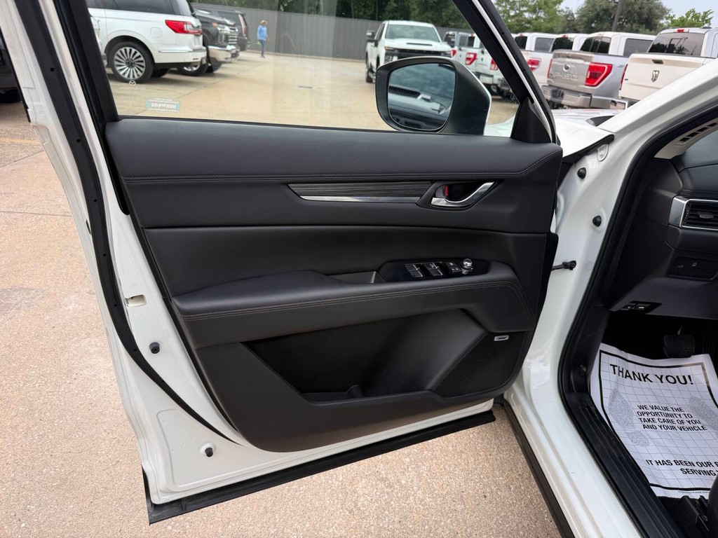 Mazda CX-5 Vehicle Full-screen Gallery Image 08