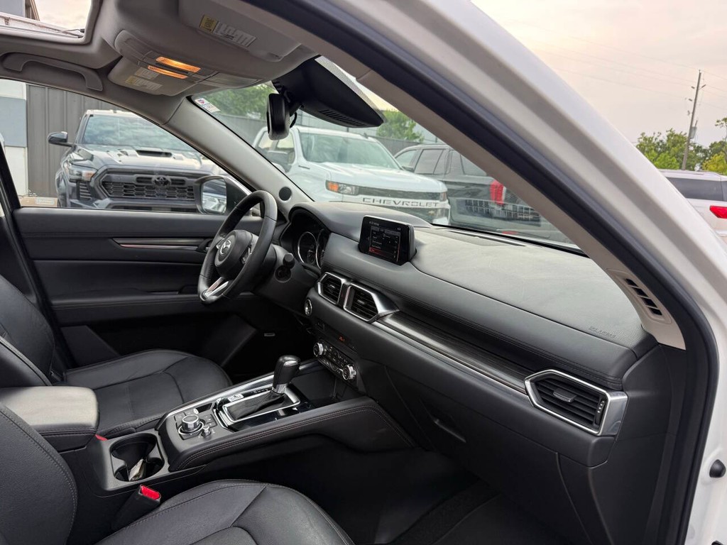 Mazda CX-5 Vehicle Full-screen Gallery Image 09