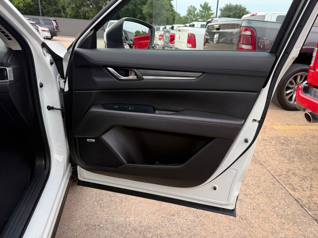 Mazda CX-5 Vehicle Full-screen Gallery Image 11