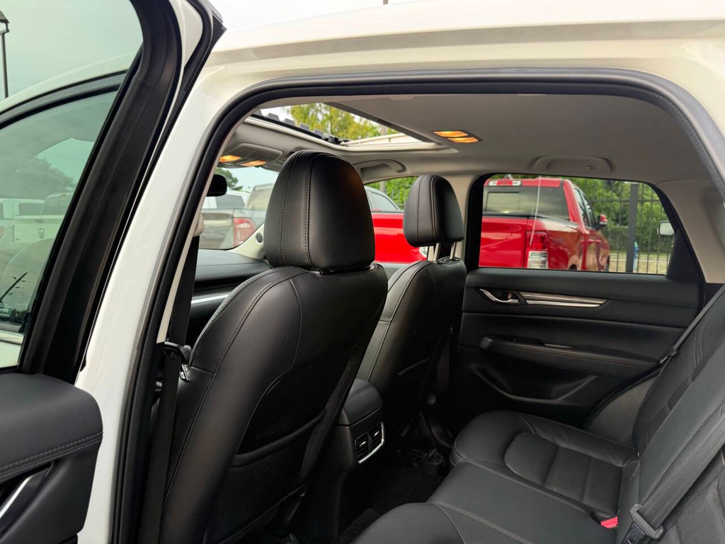 Mazda CX-5 Vehicle Full-screen Gallery Image 12