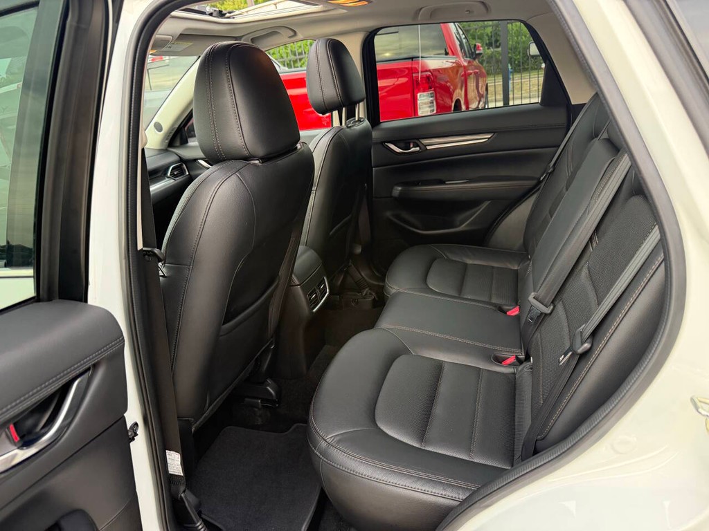 Mazda CX-5 Vehicle Full-screen Gallery Image 13