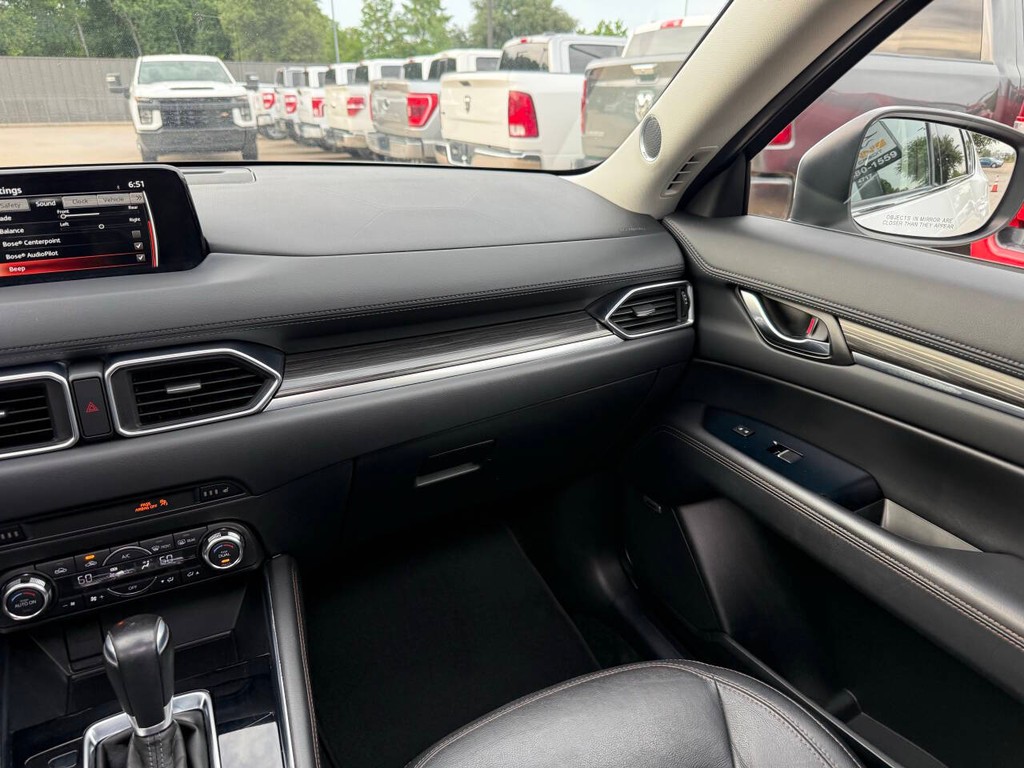 Mazda CX-5 Vehicle Full-screen Gallery Image 20