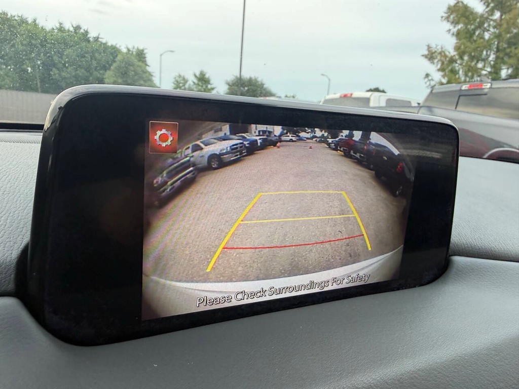 Mazda CX-5 Vehicle Full-screen Gallery Image 26