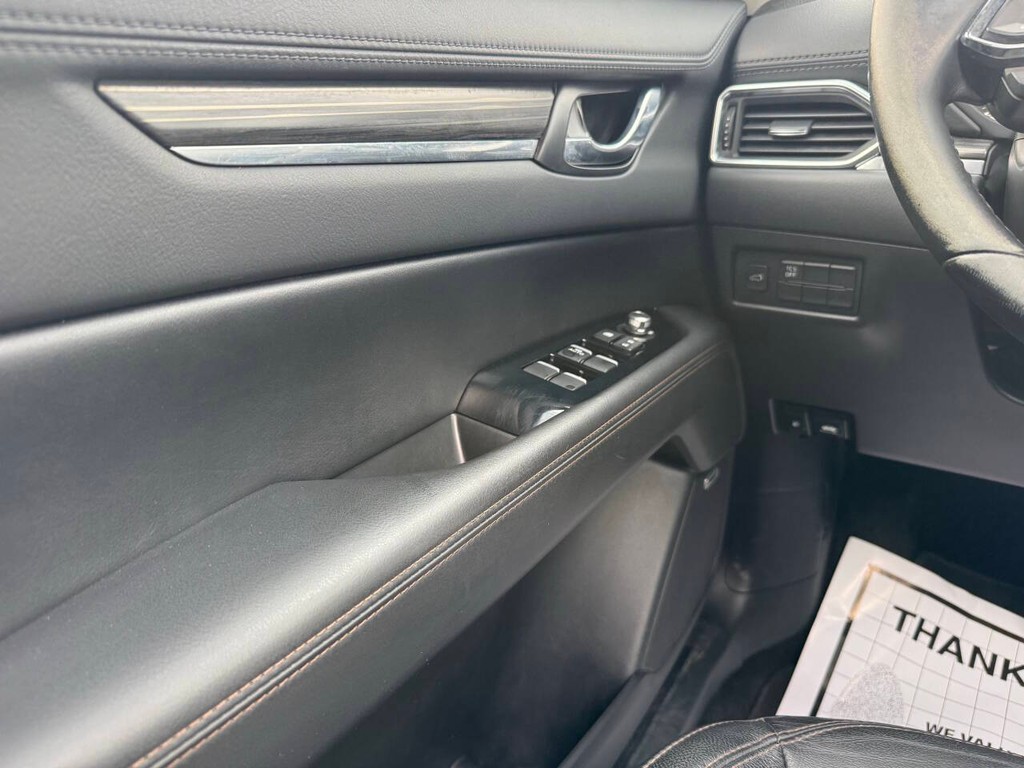 Mazda CX-5 Vehicle Full-screen Gallery Image 30