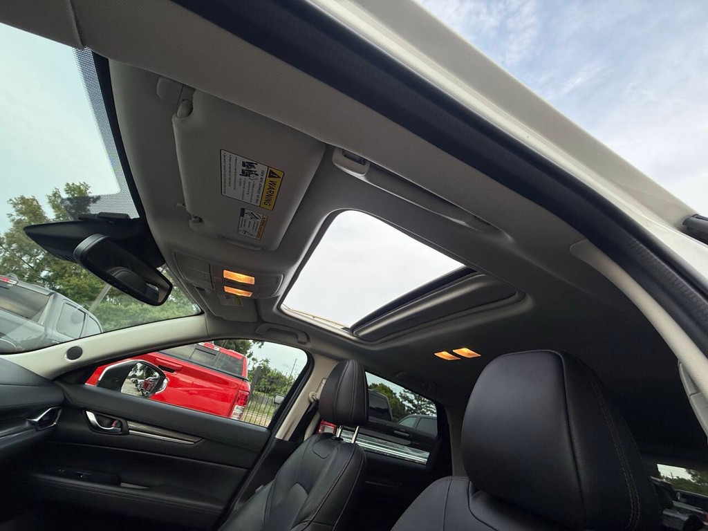 Mazda CX-5 Vehicle Full-screen Gallery Image 31