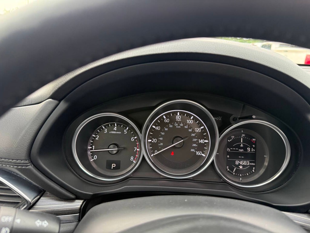 Mazda CX-5 Vehicle Full-screen Gallery Image 32
