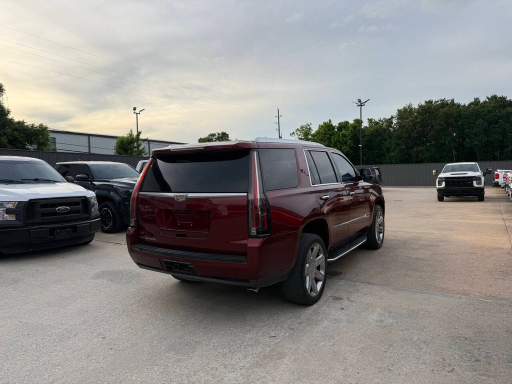 Cadillac Escalade Vehicle Full-screen Gallery Image 05
