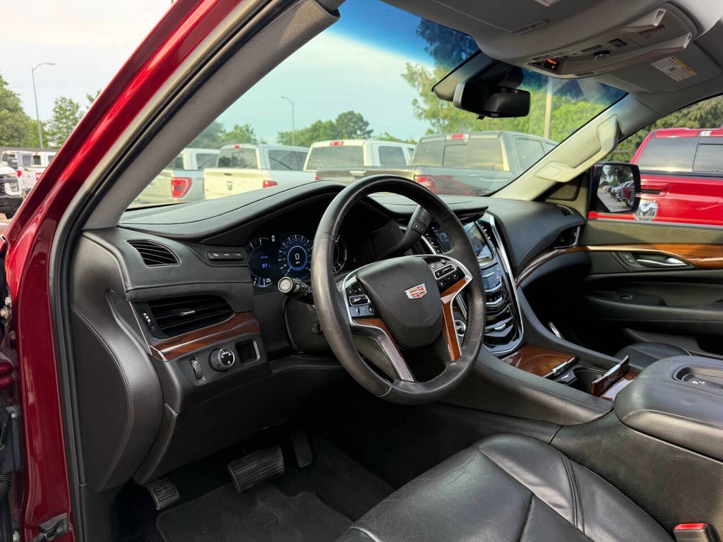 Cadillac Escalade Vehicle Full-screen Gallery Image 06