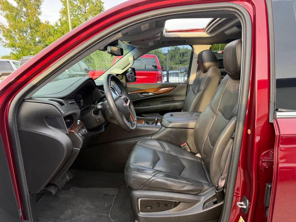 Cadillac Escalade Vehicle Full-screen Gallery Image 07