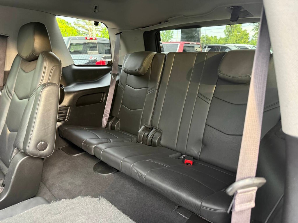 Cadillac Escalade Vehicle Full-screen Gallery Image 14