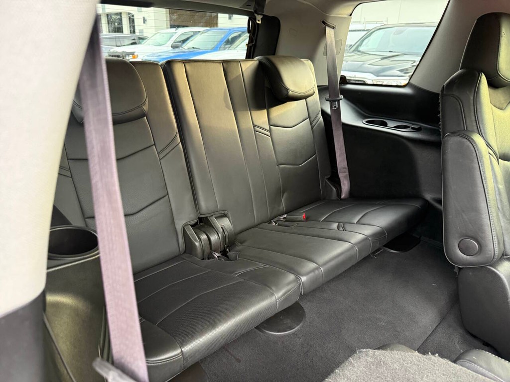 Cadillac Escalade Vehicle Full-screen Gallery Image 17