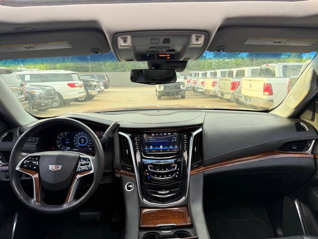 Cadillac Escalade Vehicle Full-screen Gallery Image 19