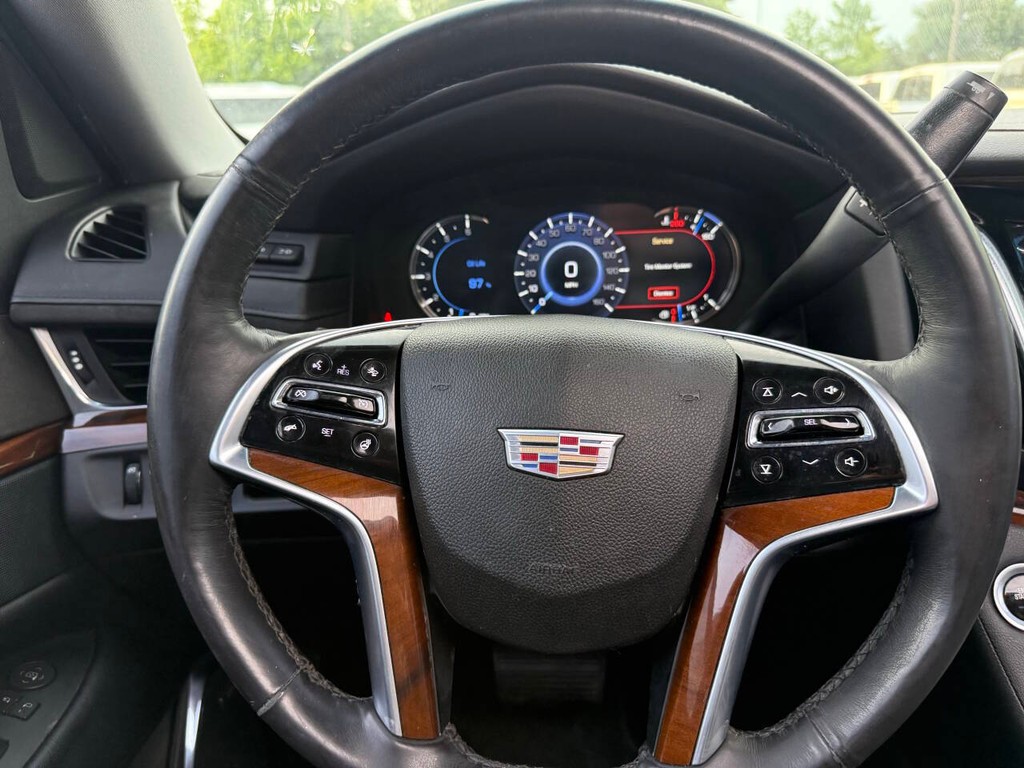 Cadillac Escalade Vehicle Full-screen Gallery Image 25