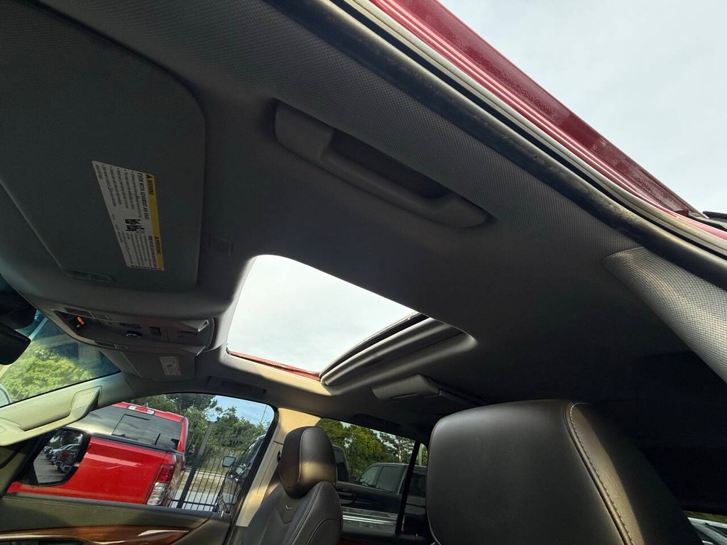 Cadillac Escalade Vehicle Full-screen Gallery Image 33
