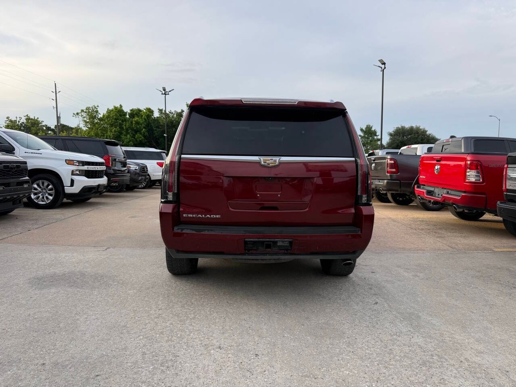 Cadillac Escalade Vehicle Full-screen Gallery Image 41