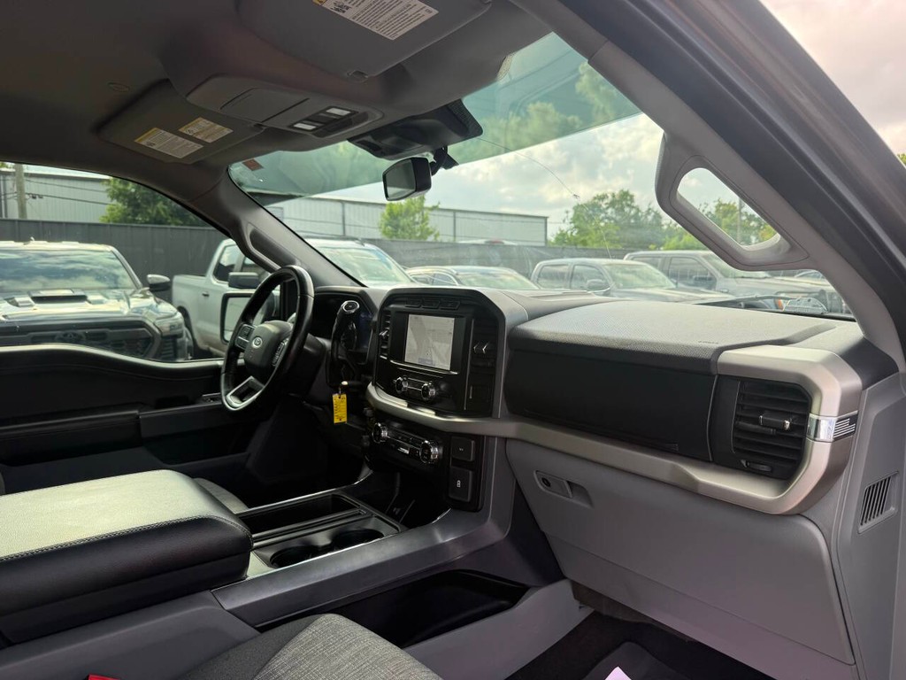 Ford F-150 Vehicle Full-screen Gallery Image 09