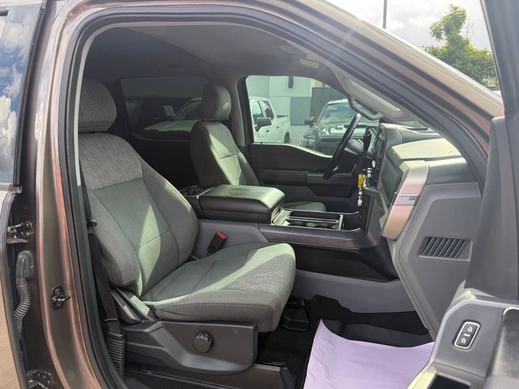 Ford F-150 Vehicle Full-screen Gallery Image 10