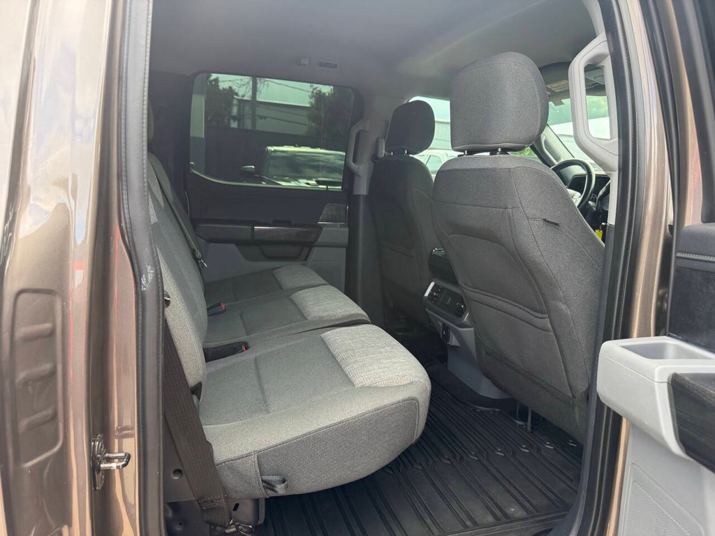 Ford F-150 Vehicle Full-screen Gallery Image 15
