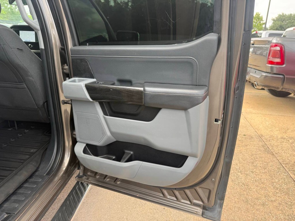 Ford F-150 Vehicle Full-screen Gallery Image 16