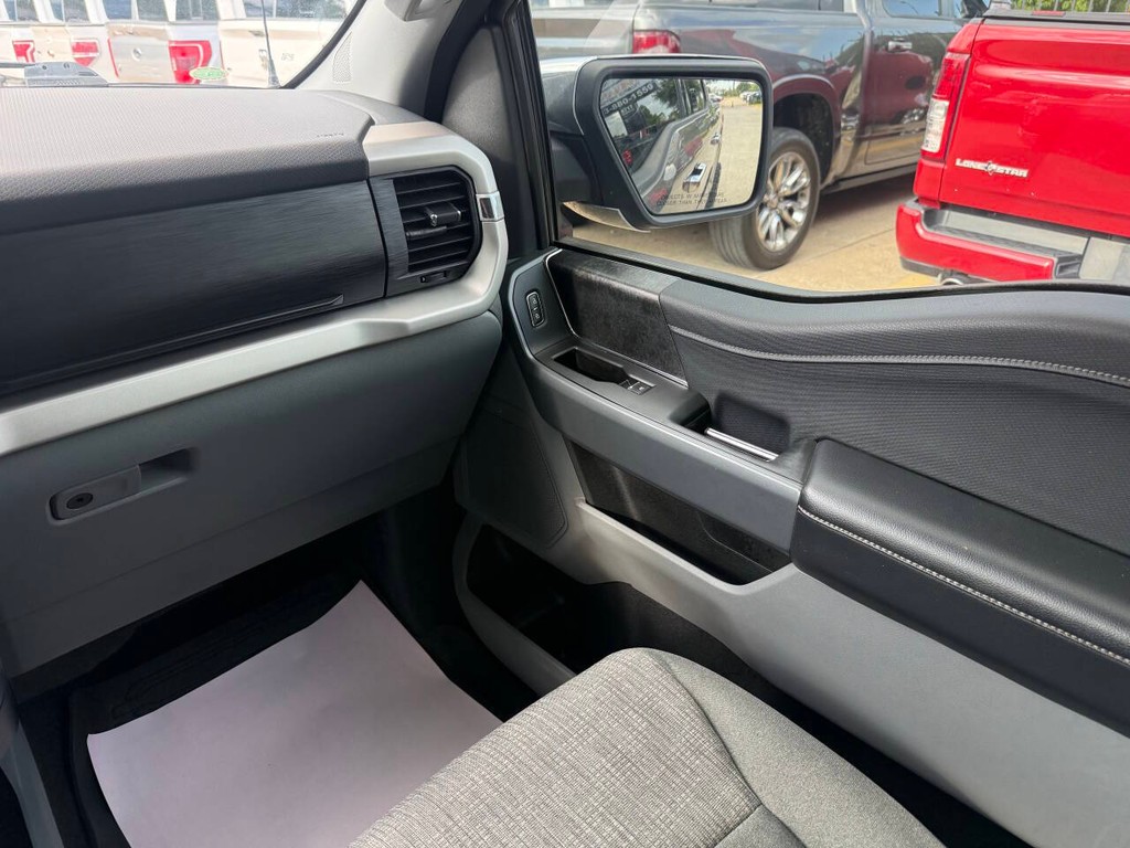 Ford F-150 Vehicle Full-screen Gallery Image 20
