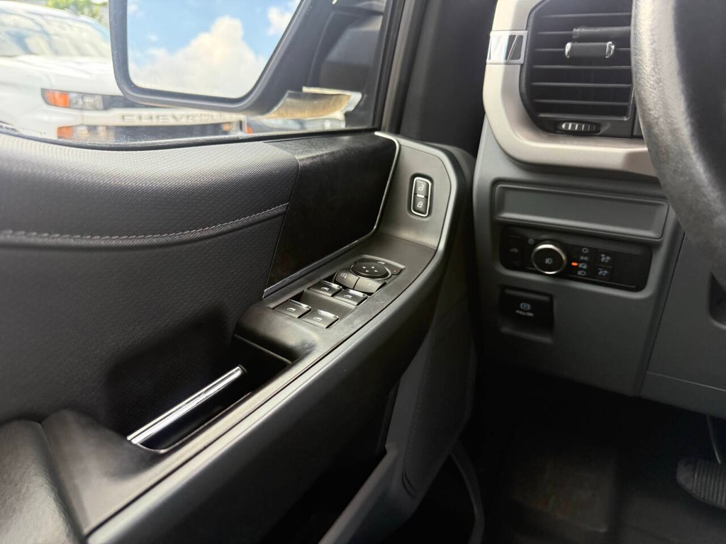 Ford F-150 Vehicle Full-screen Gallery Image 30