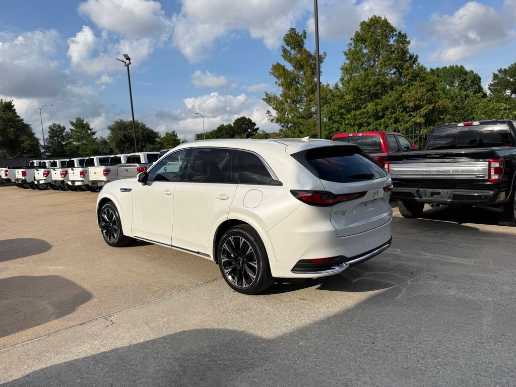 Mazda CX-90 Vehicle Full-screen Gallery Image 04