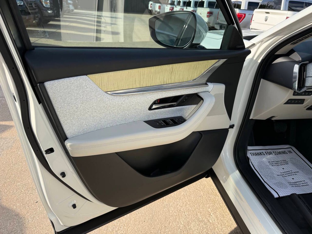 Mazda CX-90 Vehicle Full-screen Gallery Image 08