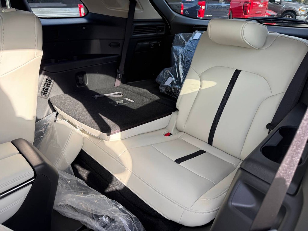 Mazda CX-90 Vehicle Full-screen Gallery Image 14