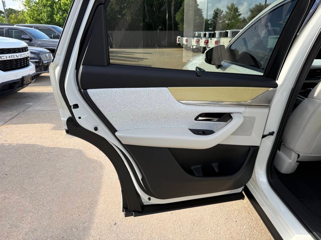 Mazda CX-90 Vehicle Full-screen Gallery Image 15