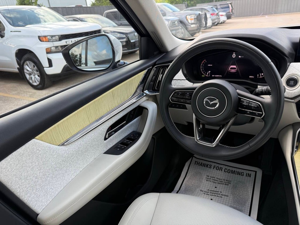 Mazda CX-90 Vehicle Full-screen Gallery Image 22