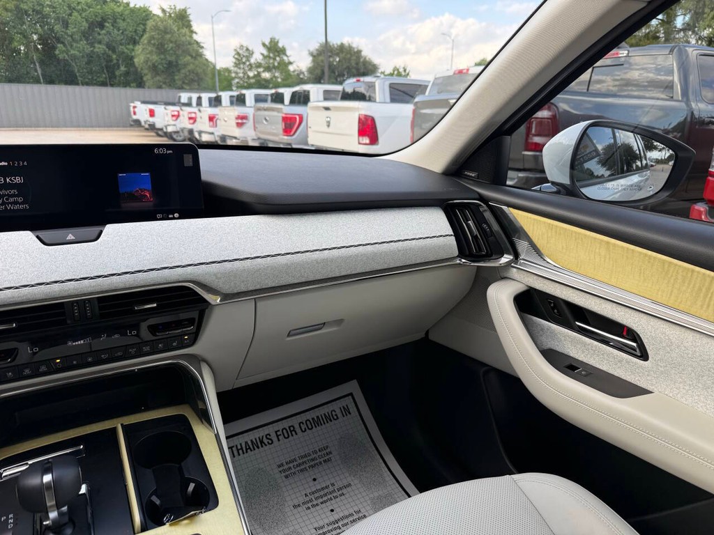 Mazda CX-90 Vehicle Full-screen Gallery Image 23