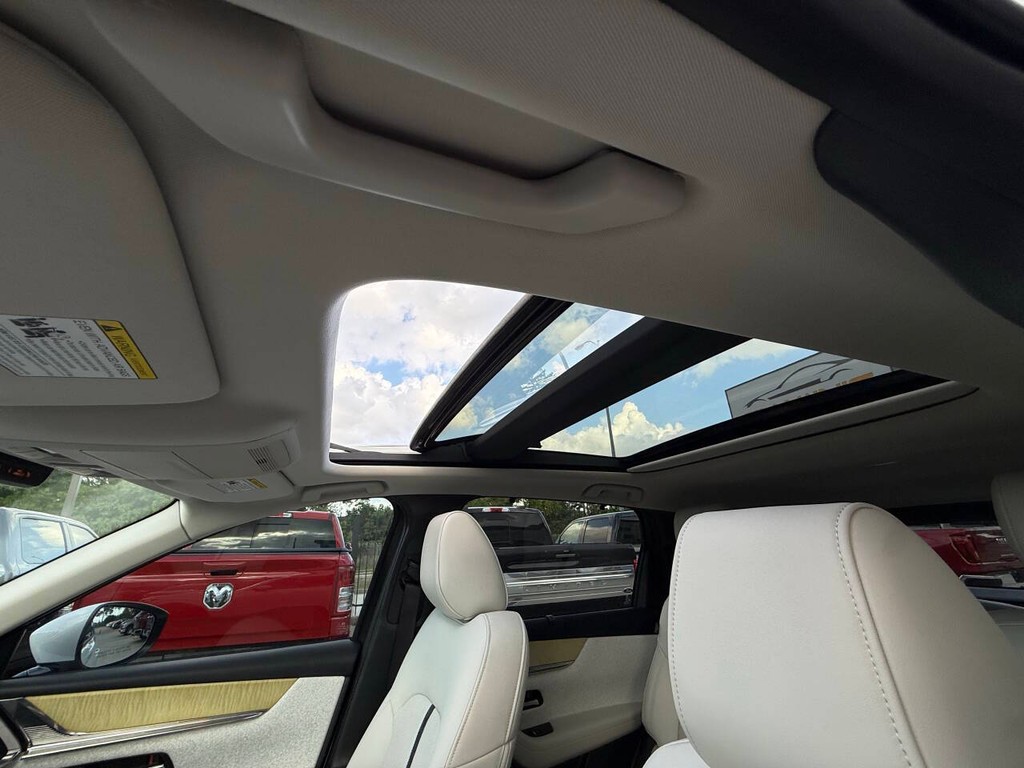 Mazda CX-90 Vehicle Full-screen Gallery Image 33