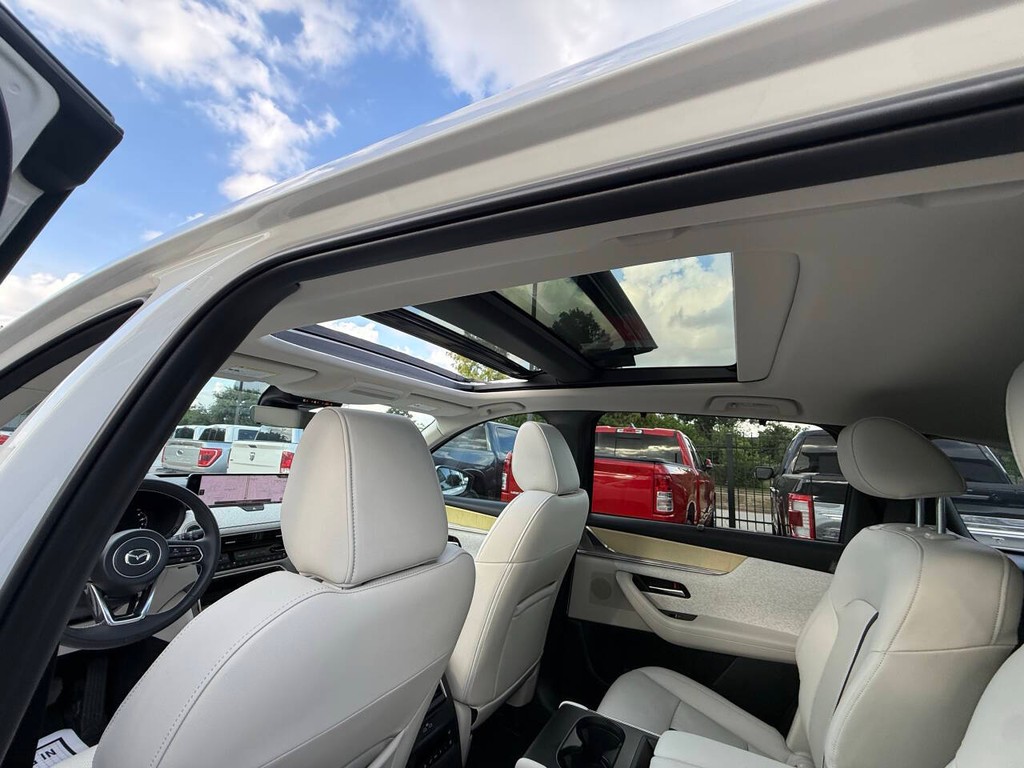 Mazda CX-90 Vehicle Full-screen Gallery Image 34