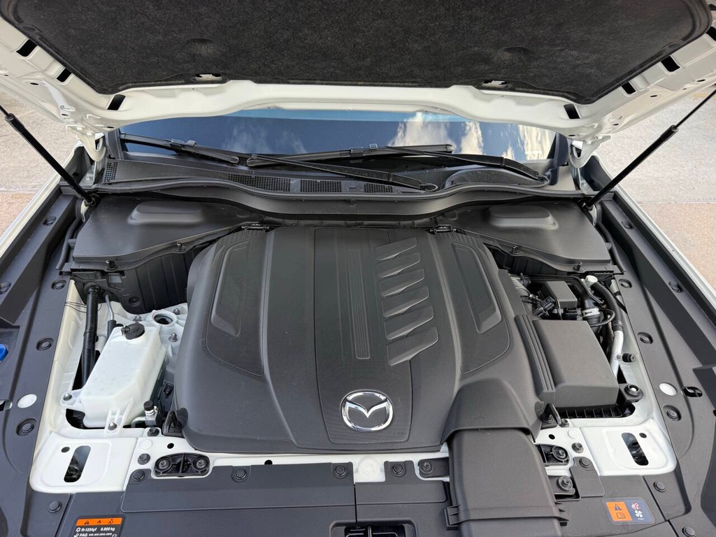Mazda CX-90 Vehicle Full-screen Gallery Image 38