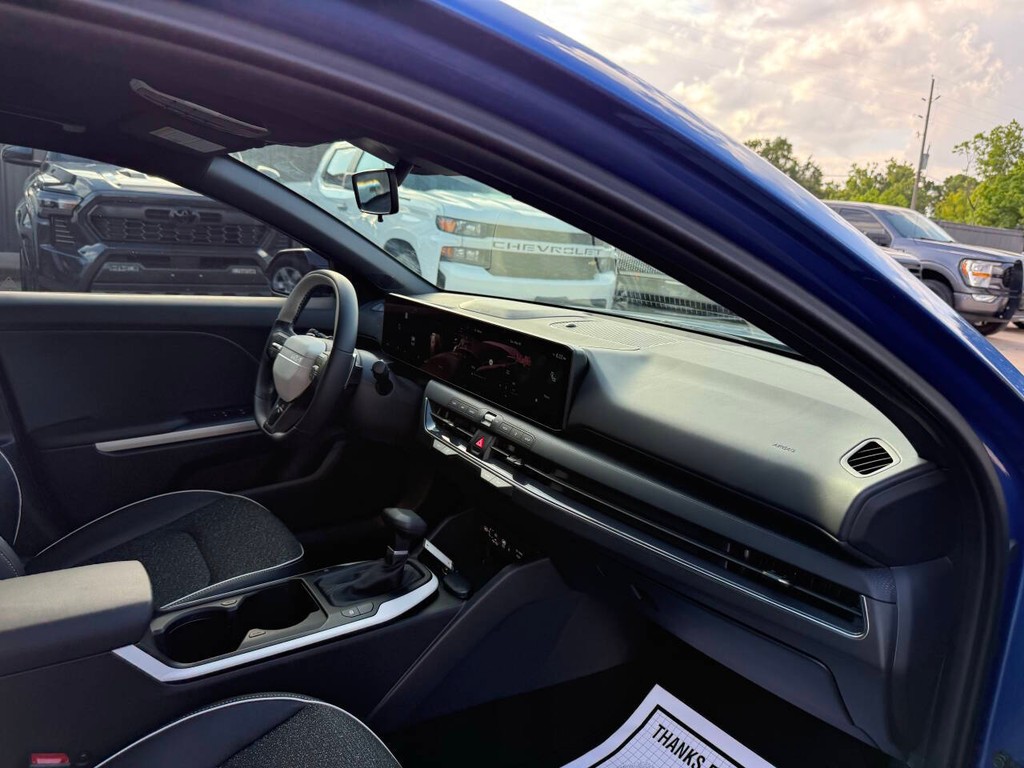 Kia K4 Vehicle Full-screen Gallery Image 09
