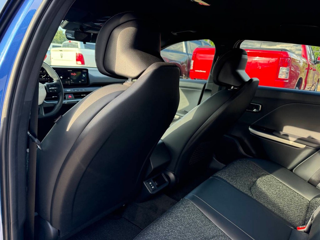 Kia K4 Vehicle Full-screen Gallery Image 12