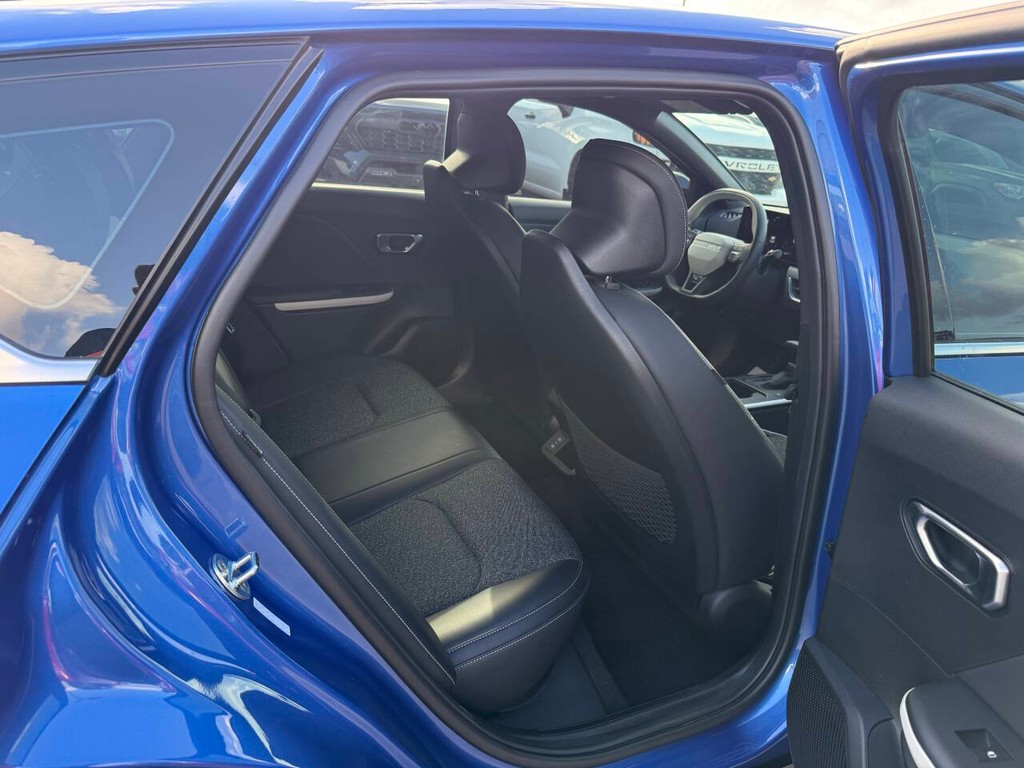 Kia K4 Vehicle Full-screen Gallery Image 15