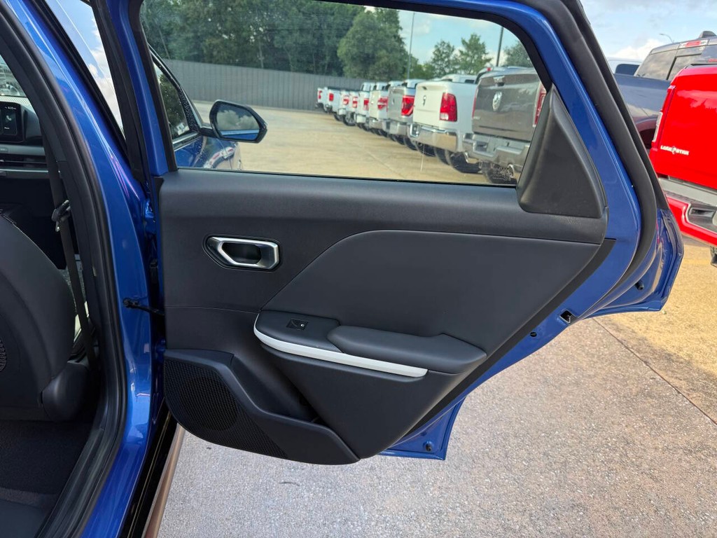 Kia K4 Vehicle Full-screen Gallery Image 16