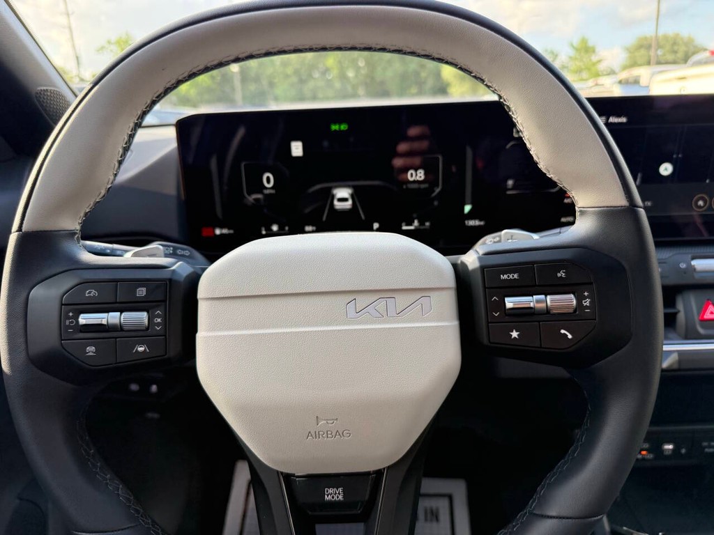 Kia K4 Vehicle Full-screen Gallery Image 23