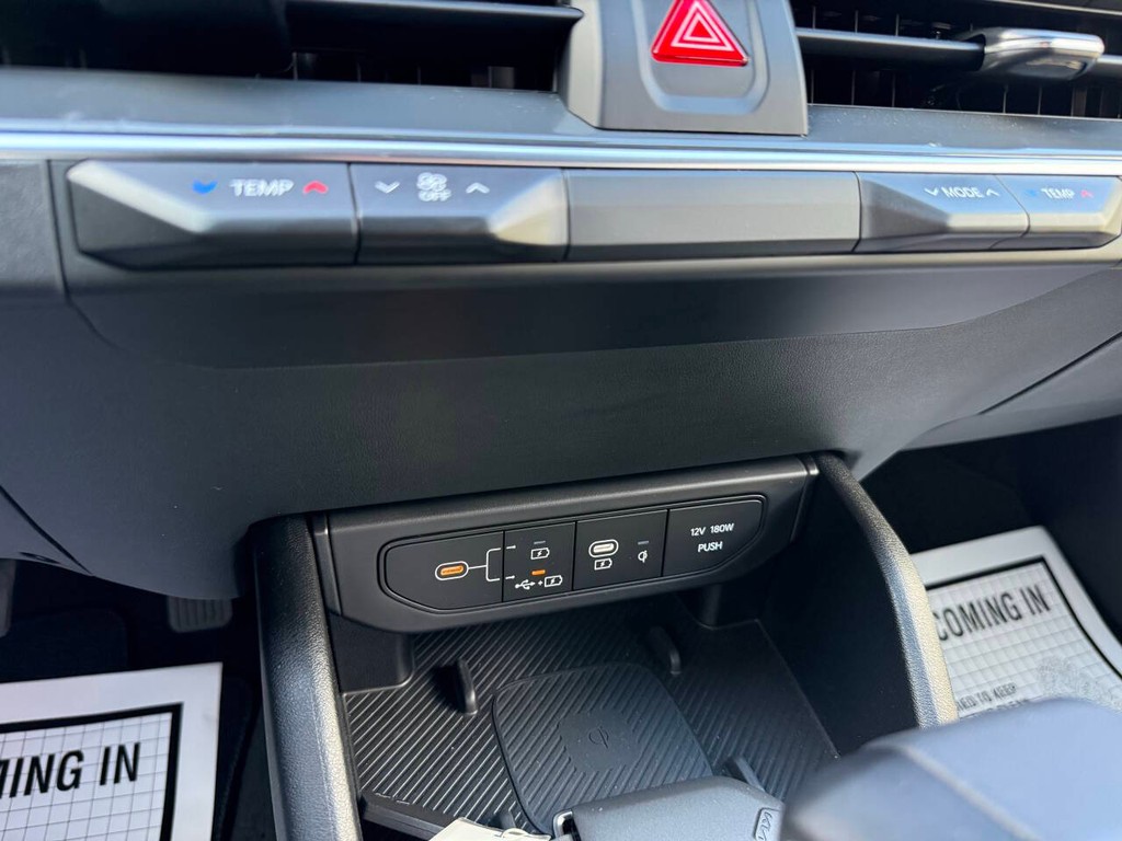 Kia K4 Vehicle Full-screen Gallery Image 28